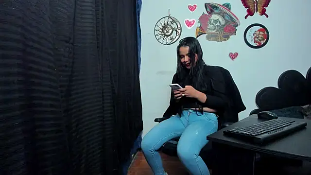 Snapshot of thakytona chatting on December 12, 2024, 1:21 am thakytona online show from December 12, 2024, 1:21 am