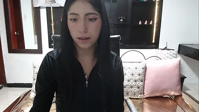 Angela Diaz  online show from December 30, 2024, 1:03 pm