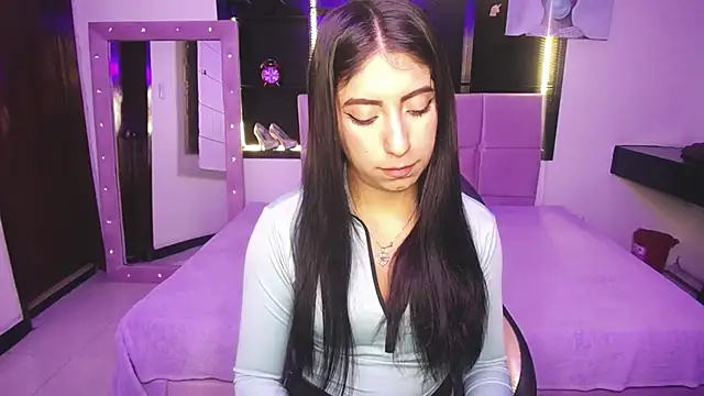 Angela Diaz  online show from February 4, 2025, 3:36 pm