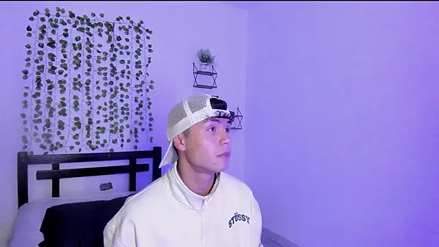 crushnier online show from December 8, 2024, 8:36 pm