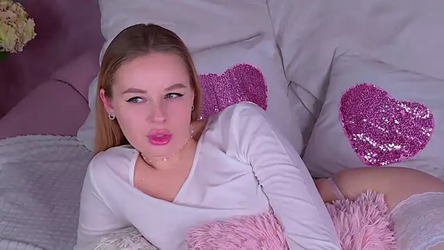 BeatriceEsmont online show from January 28, 2025, 7:00 pm