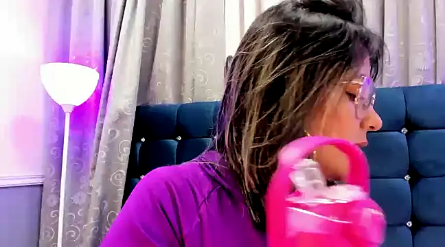 Pandoracherry online show from February 21, 2025, 9:24 am