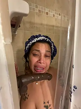 Snapshot of shyfr34k chatting on December 29, 2024, 1:24 am shyfr34k online show from December 29, 2024, 1:24 am