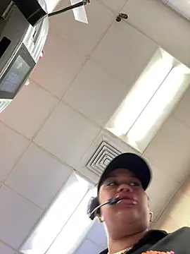 Snapshot of shyfr34k chatting on February 23, 2025, 12:48 pm shyfr34k online show from February 23, 2025, 12:48 pm