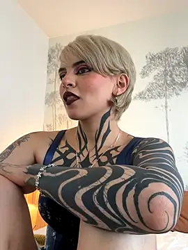 Snapshot of Trinity___s chatting on October 12, 2025, 12:04 pm Trinity s online show from October 12, 2025, 12:04 pm