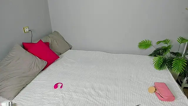 Snapshot of Sofia_rum chatting on February 12, 2025, 2:03 am Sofia rum online show from February 12, 2025, 2:03 am