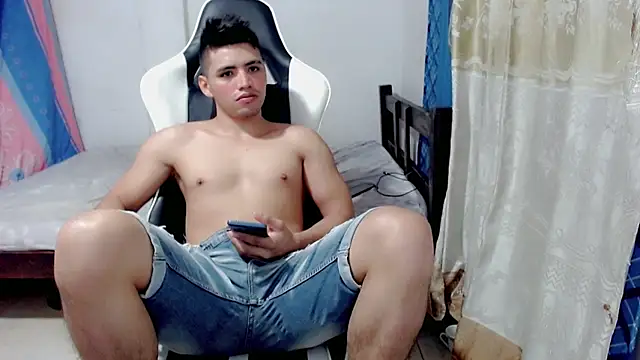 danilo302209 online show from March 12, 2025, 6:18 am