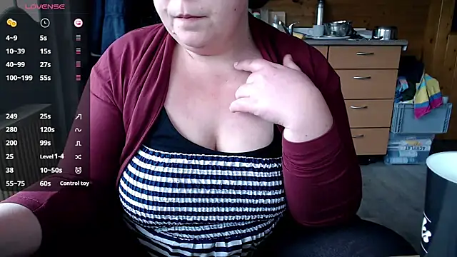 Snapshot of KasiaPrivat chatting on February 28, 2025, 7:48 am KasiaPrivat online show from February 28, 2025, 7:48 am