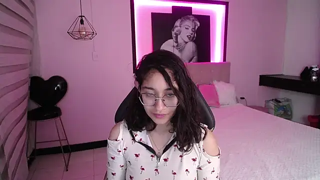 Lili Gomez  online show from December 21, 2024, 12:38 pm