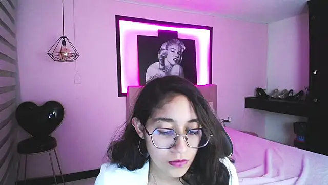 Lili Gomez  online show from December 27, 2024, 10:37 pm