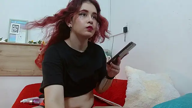 Snapshot of Emyli_rousse_ chatting on December 15, 2024, 1:11 pm Emyli rousse online show from December 15, 2024, 1:11 pm