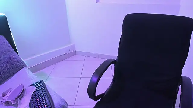 Snapshot of Emyli_rousse_ chatting on January 14, 2025, 4:18 pm Emyli rousse online show from January 14, 2025, 4:18 pm