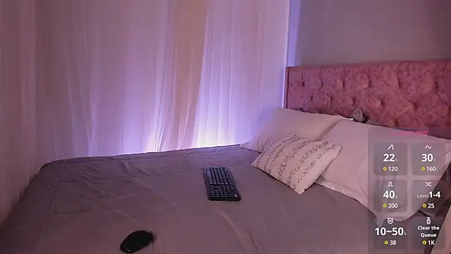 Lia Sweett  online show from January 30, 2025, 2:15 pm