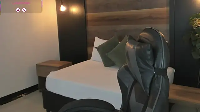 stephanya  online show from March 20, 2026, 7:52 pm