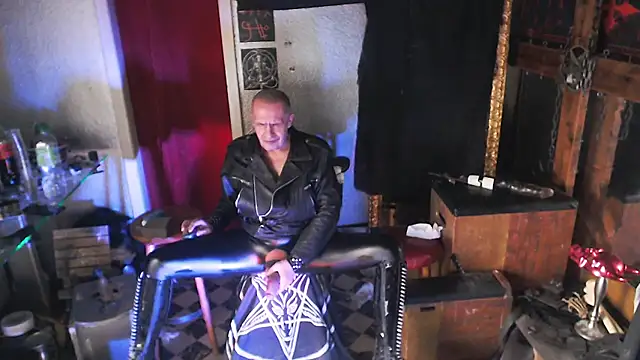 Snapshot of BULGEDEMON chatting on February 11, 2026, 10:42 am BULGEDEMON online show from February 11, 2026, 10:42 am