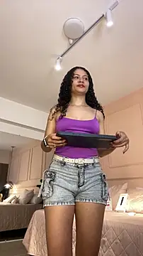 SHARONN     online show from January 8, 2026, 4:04 am