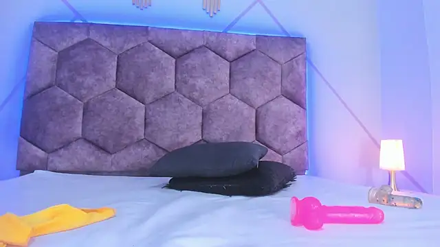 aggy castel online show from January 13, 2025, 11:06 pm