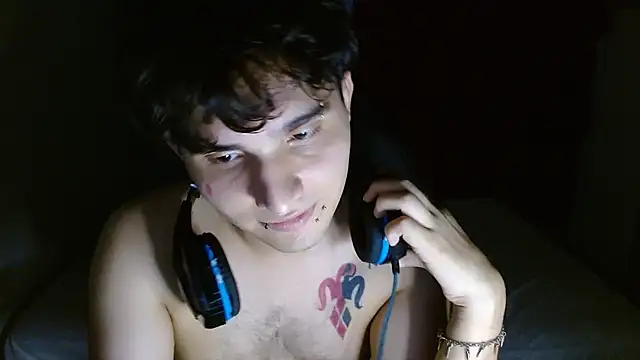 Snapshot of Charley_quin chatting on July 14, 2026, 11:32 pm Charley quin online show from July 14, 2026, 11:32 pm