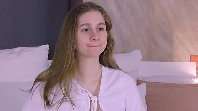 EllieHayes online show from March 14, 2026, 8:58 pm