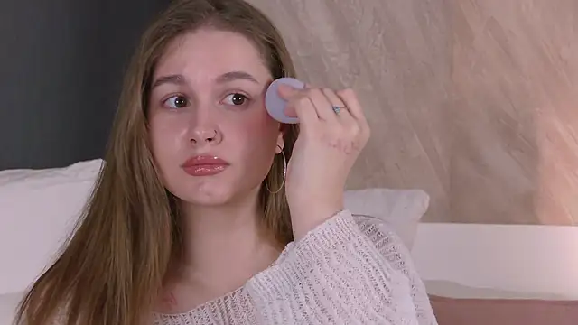 EllieHayes online show from April 10, 2026, 10:14 pm