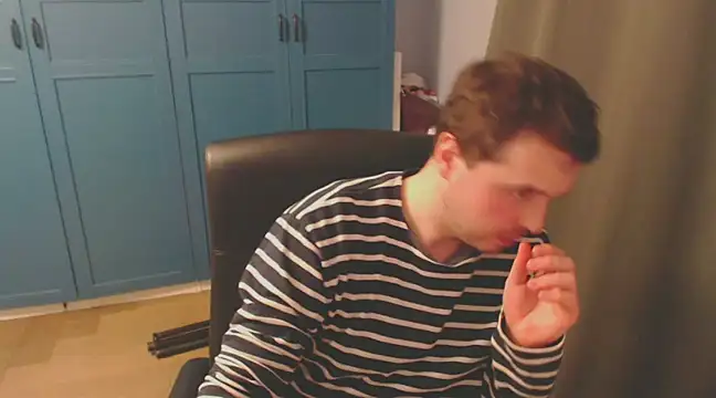 Snapshot of CuteMan33 chatting on December 16, 2024, 2:25 am CuteMan33 online show from December 16, 2024, 2:25 am