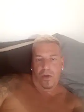 Snapshot of Bernardodurao chatting on March 3, 2026, 10:04 pm Bernardodurao online show from March 3, 2026, 10:04 pm