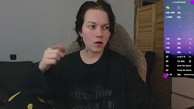 esajukyy online show from April 12, 2026, 1:27 pm