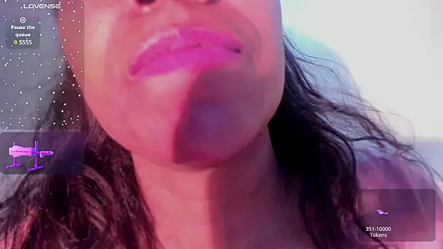 Snapshot of KamariaFyre chatting on January 12, 2025, 12:18 am KamariaFyre online show from January 12, 2025, 12:18 am
