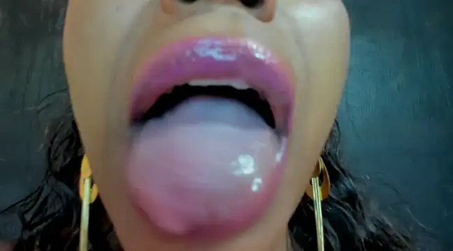 Snapshot of KamariaFyre chatting on January 24, 2025, 9:06 am KamariaFyre online show from January 24, 2025, 9:06 am