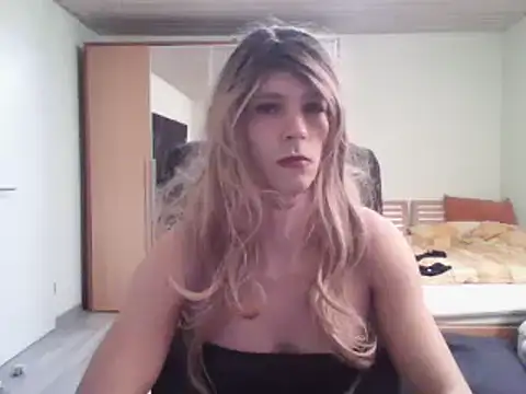 Snapshot of Kinky-Kristina chatting on March 19, 2025, 7:27 pm Kinky-Kristina online show from March 19, 2025, 7:27 pm