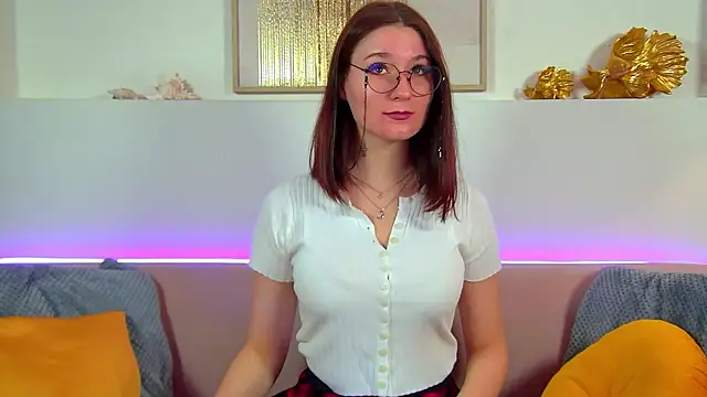 VictoriaArdern online show from September 28, 2025, 6:30 am