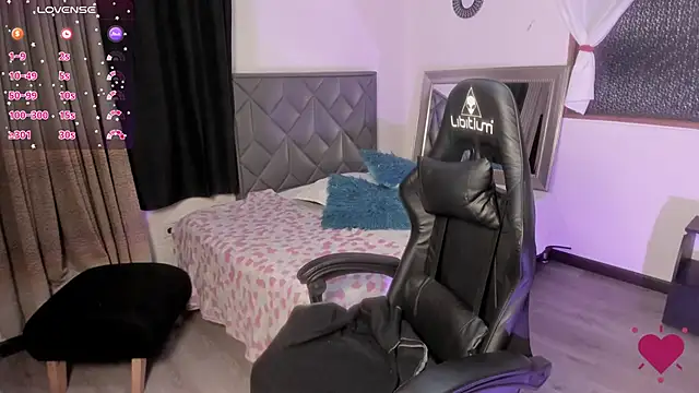 Snapshot of Aurora_Hotson chatting on January 30, 2025, 1:11 am Aurora Hotson online show from January 30, 2025, 1:11 am