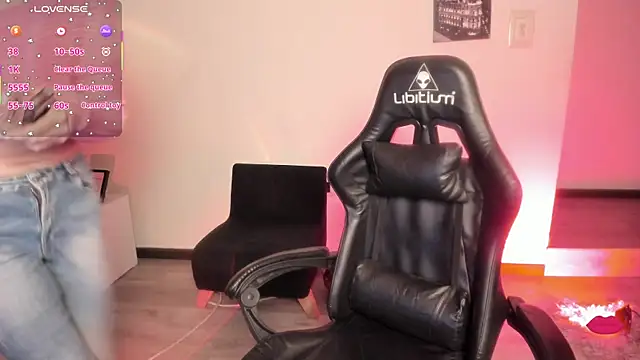 Snapshot of Aurora_Hotson chatting on September 22, 2025, 1:18 am Aurora Hotson online show from September 22, 2025, 1:18 am