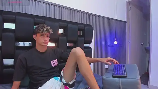 Alex Strip  online show from January 10, 2025, 5:26 am