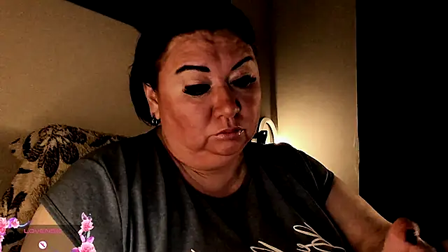 Snapshot of SexxyDreams1 chatting on October 1, 2025, 4:18 am SexxyDreams1 online show from October 1, 2025, 4:18 am