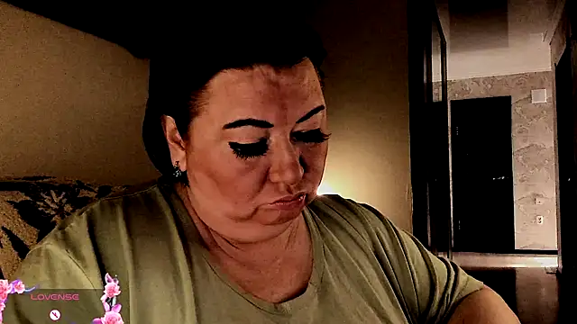 Snapshot of SexxyDreams1 chatting on October 9, 2025, 5:16 am SexxyDreams1 online show from October 9, 2025, 5:16 am