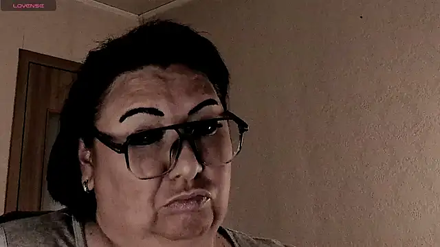 SexxyDreams1 online show from April 4, 2026, 2:10 am