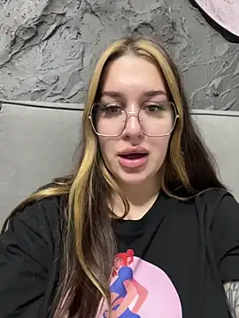 Snapshot of VikiDemi chatting on November 8, 2025, 3:56 pm VikiDemi online show from November 8, 2025, 3:56 pm