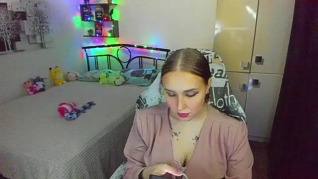 LinaTruly online show from May 15, 2026, 9:33 pm