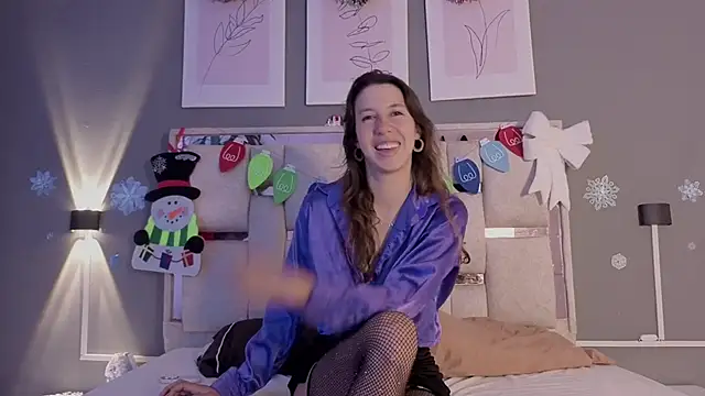 jolie lov online show from November 25, 2025, 1:33 pm