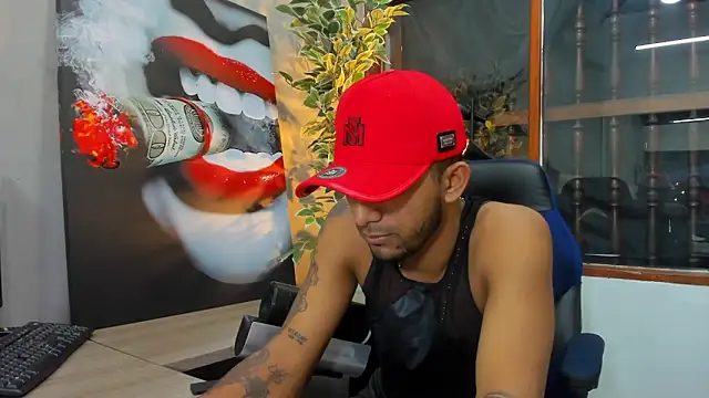 Snapshot of Robin_Rief chatting on January 21, 2025, 11:24 pm Robin Rief online show from January 21, 2025, 11:24 pm