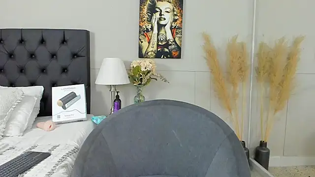 Snapshot of Robin_Rief chatting on February 7, 2025, 3:34 am Robin Rief online show from February 7, 2025, 3:34 am