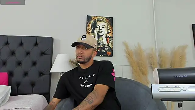 Snapshot of Robin_Rief chatting on March 12, 2025, 9:23 am Robin Rief online show from March 12, 2025, 9:23 am