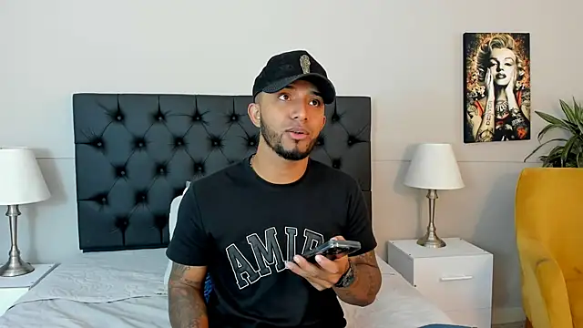 Snapshot of Robin_Rief chatting on October 8, 2025, 3:37 am Robin Rief online show from October 8, 2025, 3:37 am