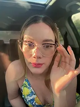 Snapshot of NicoleCut chatting on April 29, 2026, 10:05 pm NicoleCut online show from April 29, 2026, 10:05 pm