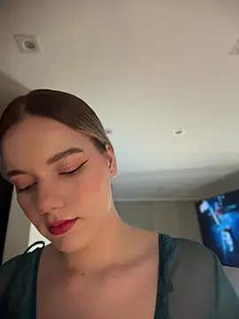 Snapshot of NicoleCut chatting on May 16, 2026, 9:17 am NicoleCut online show from May 16, 2026, 9:17 am