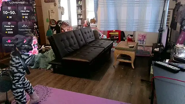  hellostormy  online show from February 9, 2025, 9:28 pm