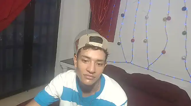 Snapshot of PartySexting chatting on December 18, 2024, 2:53 am PartySexting online show from December 18, 2024, 2:53 am