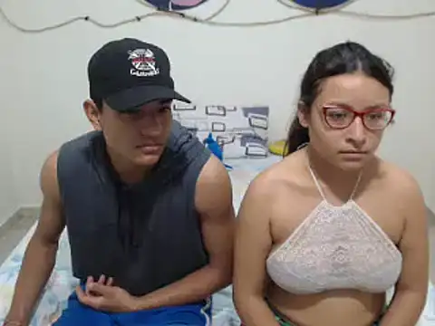 Snapshot of PartySexting chatting on February 19, 2025, 1:18 am PartySexting online show from February 19, 2025, 1:18 am