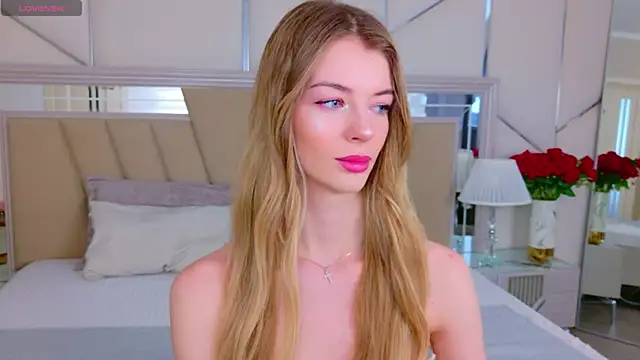 MeganMour online show from April 13, 2026, 4:51 am